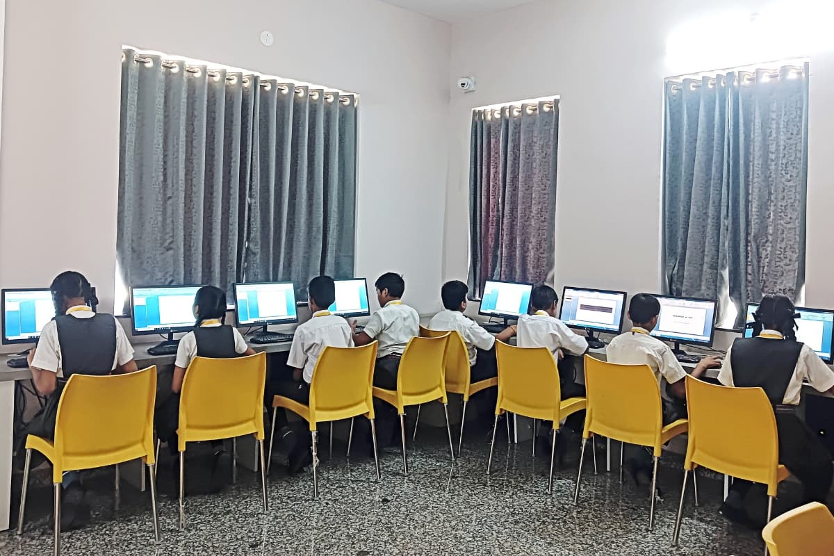 Students learning in the Computer Lab at Miranda School